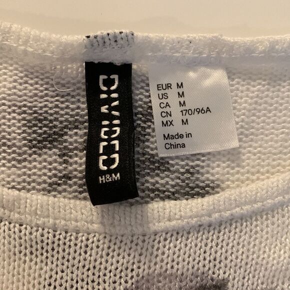 H&m sheer white blouse with black floral design above the elbow sleeves - Picture 7 of 11